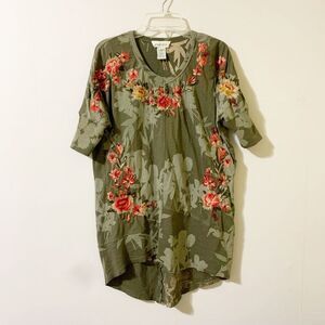 Sundance Size XS Green Printed Embroidered Short Sleeve T Shirt Tee Hi low Hem